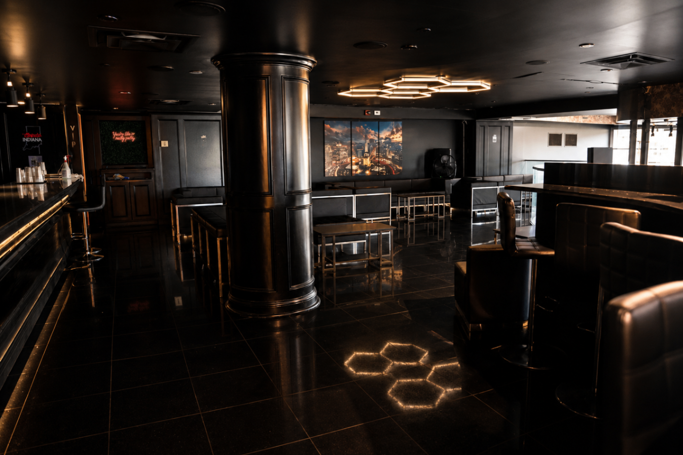 Cross Ultra Lounge 2.0 upper-level lounge interior